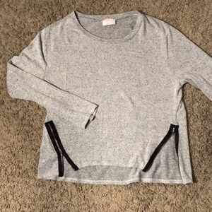 SUPER SOFT MOVEABLE ZIPPER SWEATER!